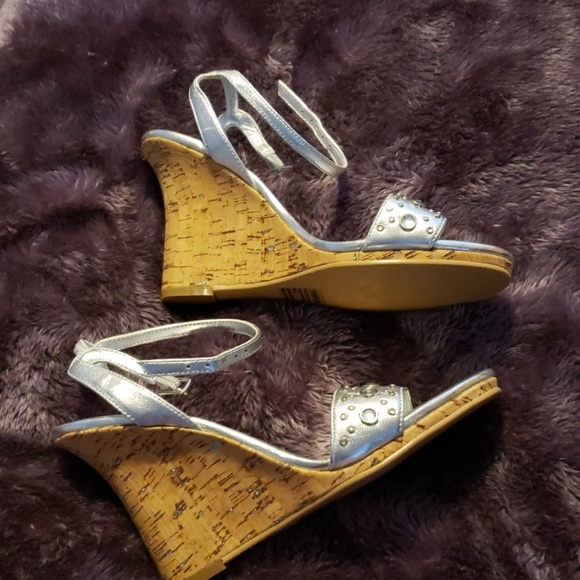 Shoes - Picture 2 of 4